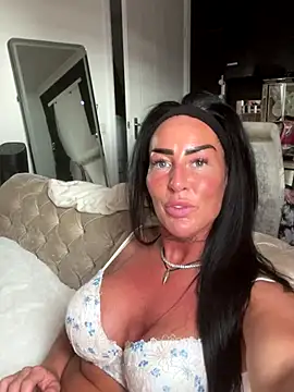 GillianoTheBody's Live Sex Cam Show