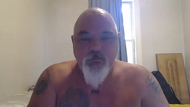 Newfiesausage1972's Live Sex Cam Show
