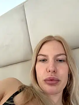 Chloemillerrxx's Live Sex Cam Show