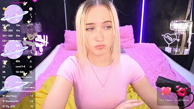 LilElfie's Live Sex Cam Show