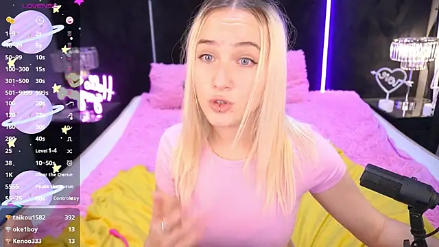 LilElfie's Live Sex Cam Show