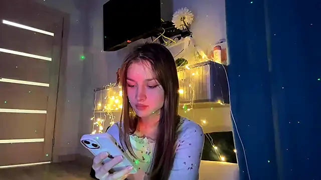 CutieAIice's Live Sex Cam Show