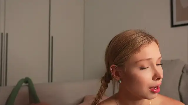 april_blush's Live Sex Cam Show