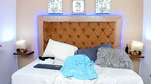 EmilyJonns' Webcam Show