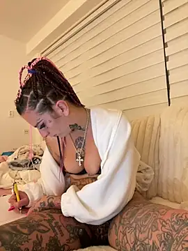 BlazyKitsune-'s Live Sex Cam Show