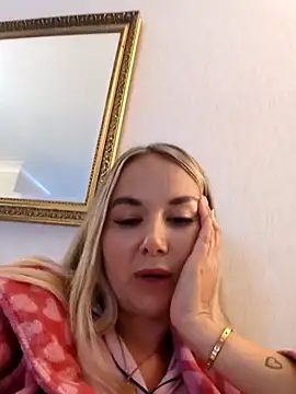 DiorDolly's Live Sex Cam Show