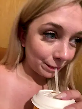 CherryAuroraa's Live Sex Cam Show