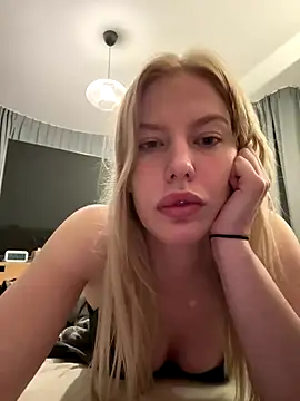 Chloemillerrxx's Live Sex Cam Show