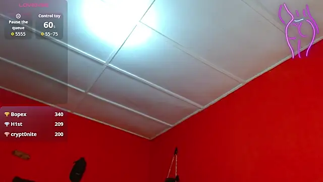 scarletthh_1's Webcam Show