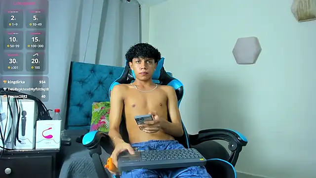 _taylor_black's Live Sex Cam Show