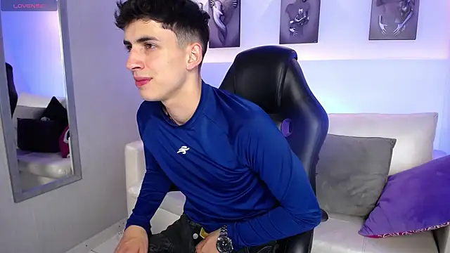 AdrianRinaldi's Live Sex Cam Show
