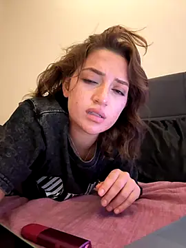 yaprakmericc's Live Sex Cam Show