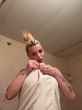 Noeliagglow's Live Sex Cam Show