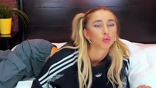 ChristynaRoss' Live Sex Cam Show