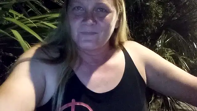 wetnwildforyou's Live Sex Cam Show