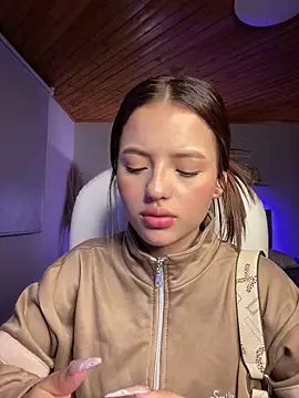 Sofia18_pinkk's Live Sex Cam Show