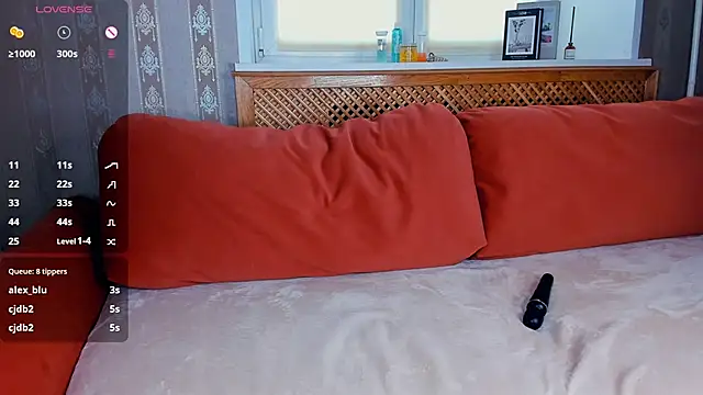 MaudDwightv's Live Sex Cam Show