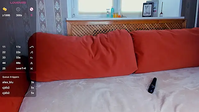 MaudDwightv's Live Sex Cam Show