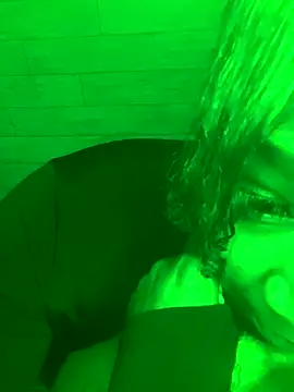 CUMQUEEN-XXX69's Webcam Show