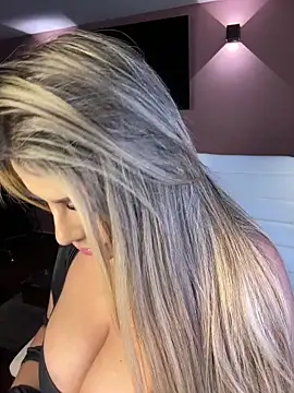 MiaWhitePink_'s Webcam Show