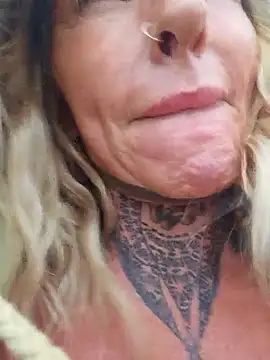YourMommyBlair's Live Sex Cam Show