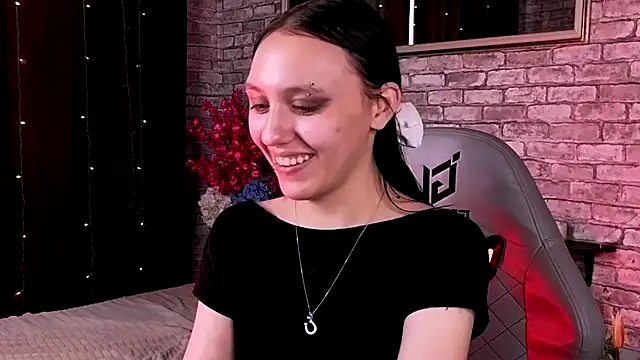 AdeliceLenoir's Live Sex Cam Show