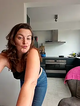 cumtomama's Live Sex Cam Show