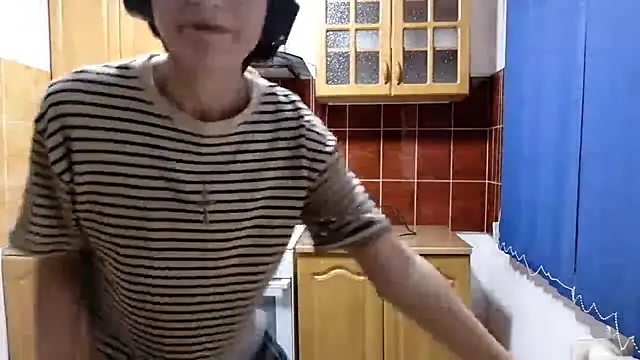 MiaLoises' Live Sex Cam Show