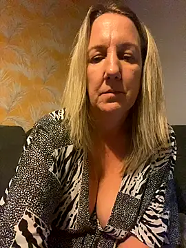 X-Victoria-X's Live Sex Cam Show