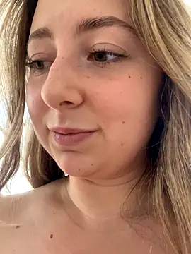 curvyflawless' Live Sex Cam Show