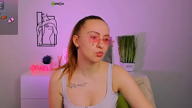 mila_glow1's Live Sex Cam Show
