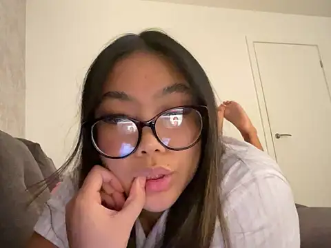 MissCherryyxox's Live Sex Cam Show