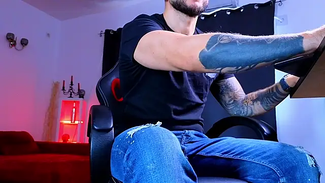 MightyAaron66's Live Sex Cam Show