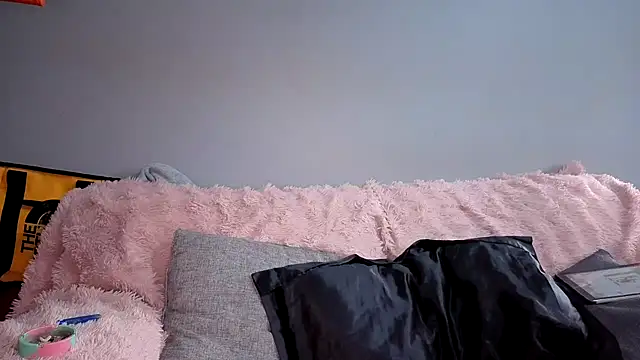 ENGLISHEMILY_69's Live Sex Cam Show