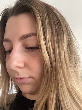 curvyflawless' Live Sex Cam Show