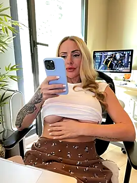 EmaSalis' Live Sex Cam Show