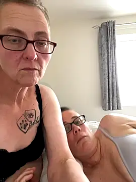 Curvy-Jinx's Live Sex Cam Show
