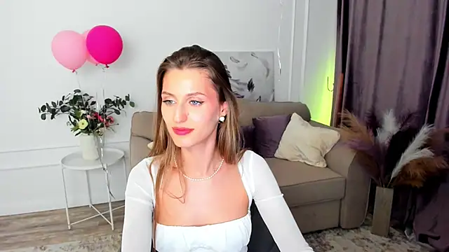 NaturalBeaty's Live Sex Cam Show