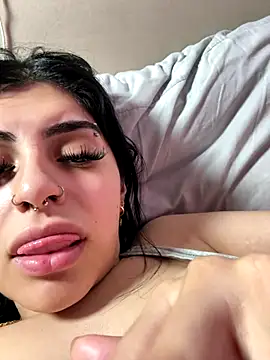 ThickerThanYoBitch's Live Sex Cam Show
