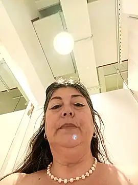 emma_tour's Webcam Show