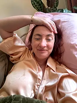 LouiseTswing's Live Sex Cam Show