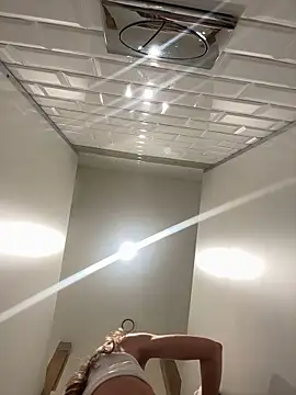 nicole111's Live Sex Cam Show