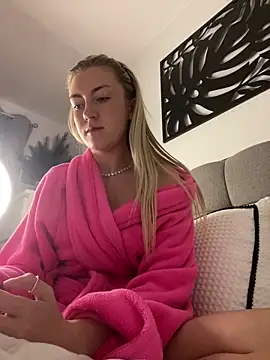 petite_poppy_xox's Live Sex Cam Show