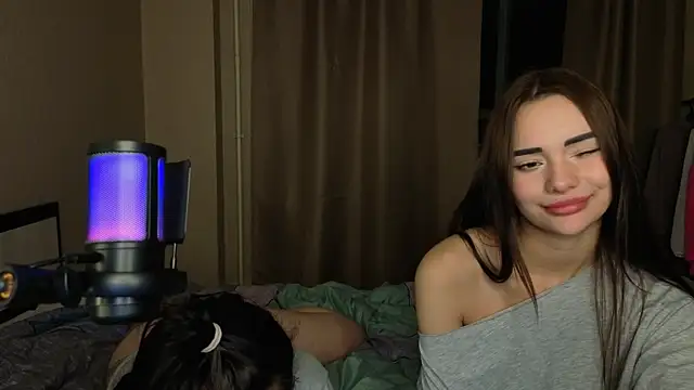 LisaAndDenis' Live Sex Cam Show