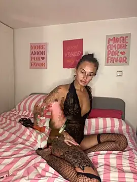 Rosieredxox's Live Sex Cam Show