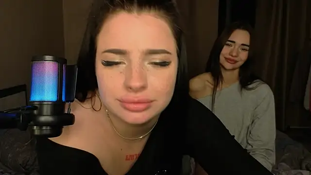 LisaAndDenis' Live Sex Cam Show