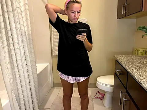 girlfriendmissy's Live Sex Cam Show