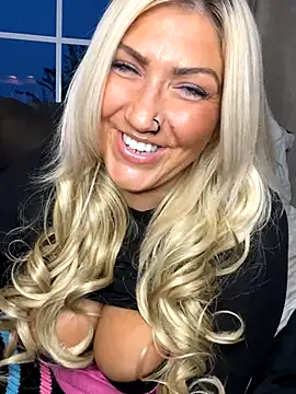 LittleMissEeve's Live Sex Cam Show