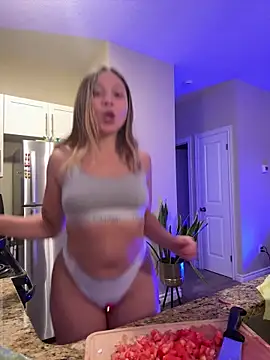 yourlilsecreet's Webcam Show