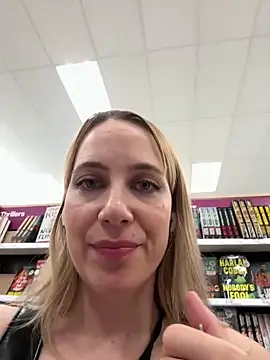 rileylovesyou's Live Sex Cam Show
